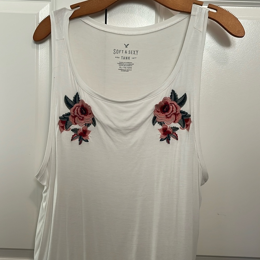 Flower white tank! American Eagle brand soft & sexy, size  XL.